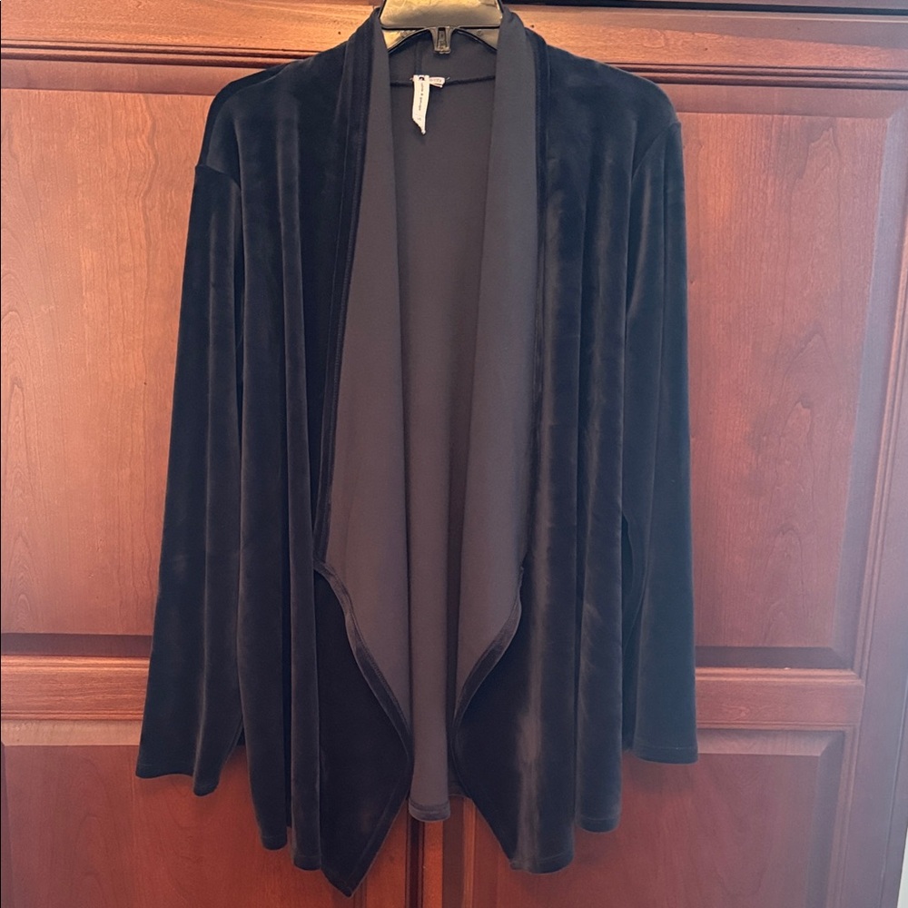 Cable & Gauge velours shrug.